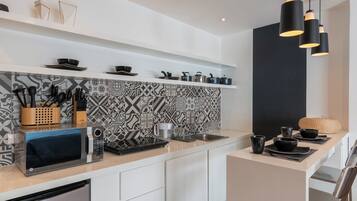 Departamento clásico, 1 cama Queen size, para no fumadores, en edificio contiguo | Cocina privada