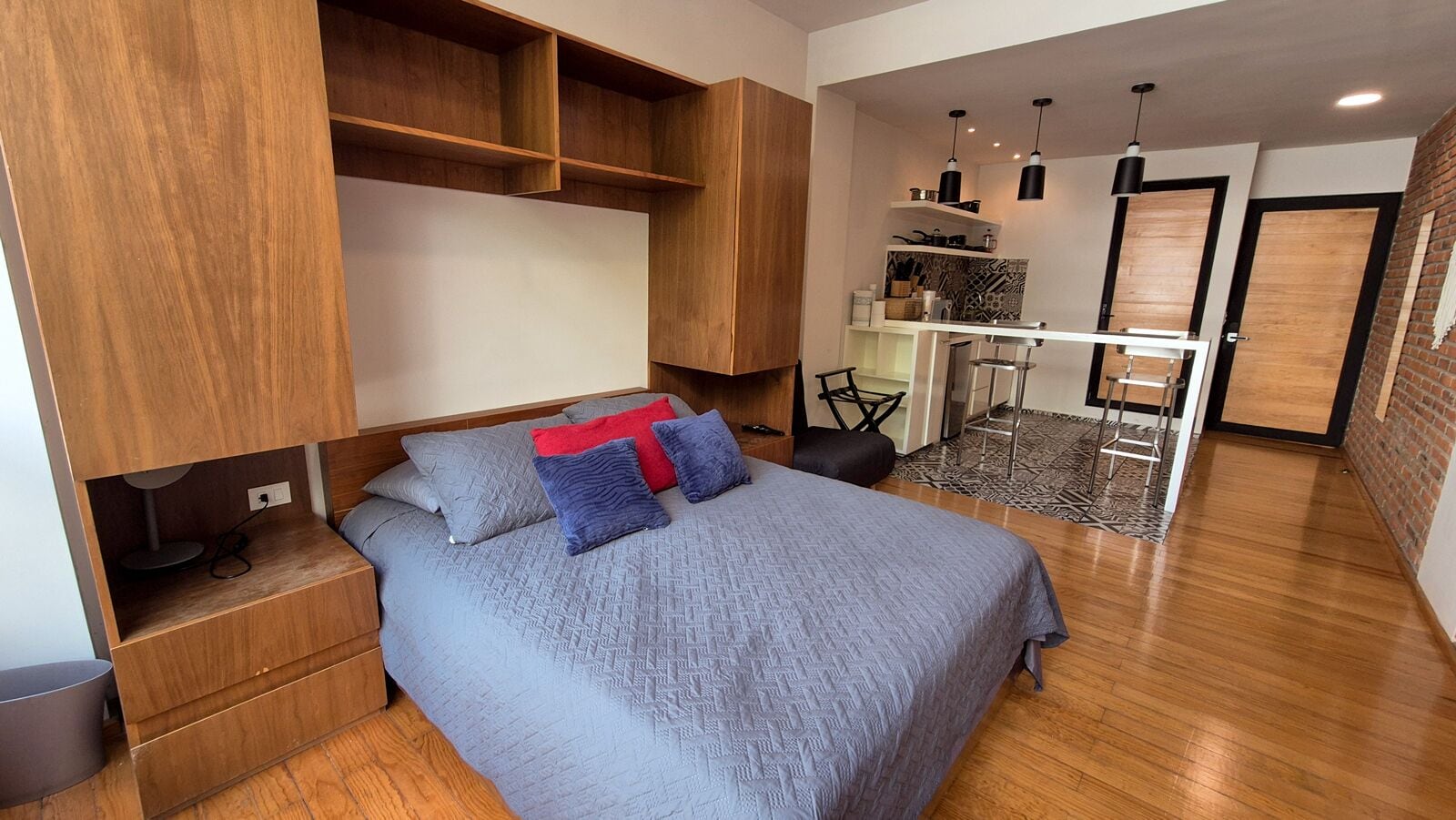 Departamento clásico, para no fumadores, vista a la ciudad | Tabla de planchar con plancha y wifi gratis 