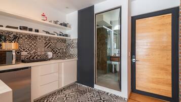 Departamento clásico, para no fumadores, vista a la ciudad | Tabla de planchar con plancha y wifi gratis