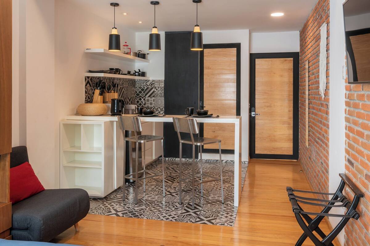 Departamento clásico, para no fumadores, vista a la ciudad | Tabla de planchar con plancha y wifi gratis