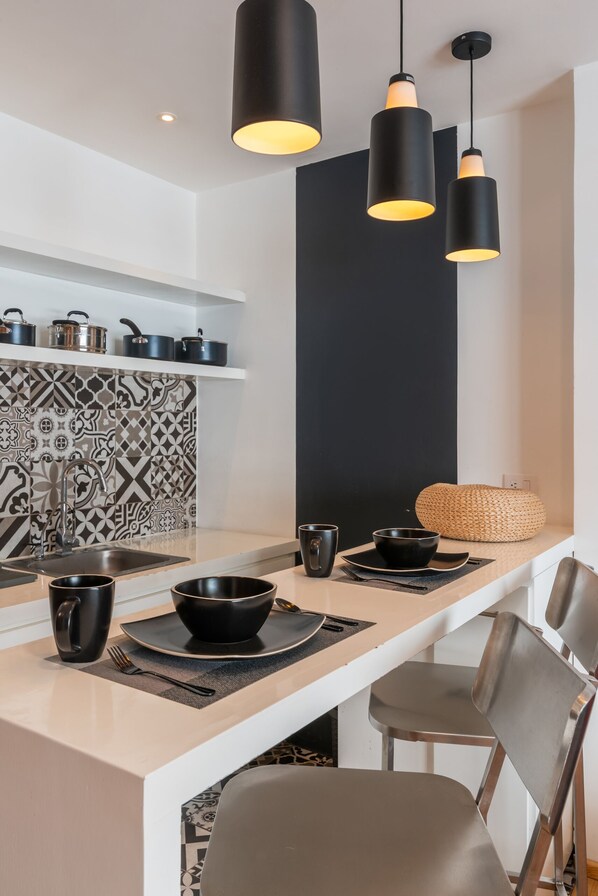 Classic Apartment, 1 Queen Bed, Non Smoking, Annex Building | Private kitchen - Casa Independencia (Mexico City)