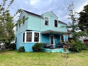 Exterior - Unique & Walkable 3-BR - 2 Offices & Fenced Yard (Charlottesville)