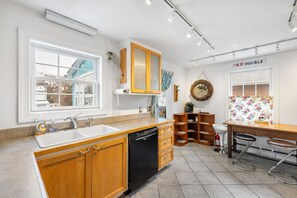 Fridge, microwave, oven, stovetop - Unique & Walkable 3-BR - 2 Offices & Fenced Yard (Charlottesville)