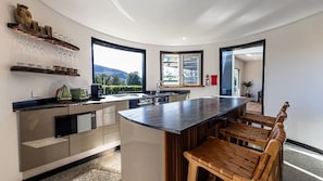 Frigorífic, microones, forn i placa de cuina