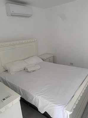 Internet, bed sheets - Hébergement à l'hôtel Legendary, room 207 (Sosúa)