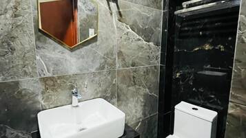 Basic Single Room | Desk, free WiFi