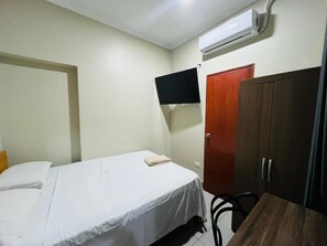 Basic Single Room | Bathroom