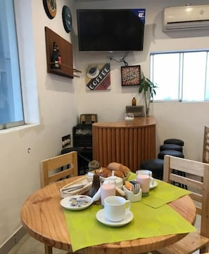 Free daily continental breakfast