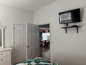 2 عدّة غرف نوم وملاءات أسرّة