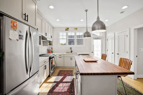 Sparkling & Joyful Charlottesville Cottage