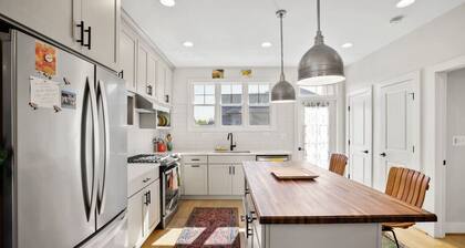 Sparkling & Joyful Charlottesville Cottage