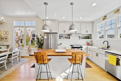 Sparkling & Joyful Charlottesville Cottage