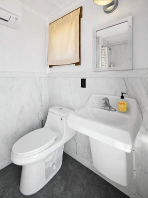 Dusche, Handtücher, Seife, Shampoo
