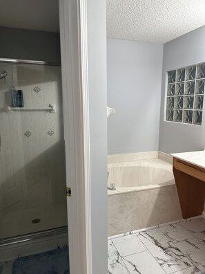 Toallas y papel de baño 