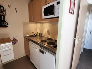 Kühlschrank, Mikrowelle, Geschirrspüler