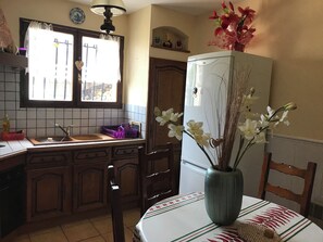 Private kitchen - Chambre d'hotes chez christiane for 4 people (Lourdes)