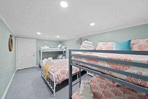 8 bedrooms, desk, iron/ironing board, travel crib