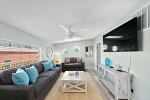 TV, video games, foosball, table tennis - Family-Friendly Retreat with Pool & Outdoor Lounge (Kemah Area)