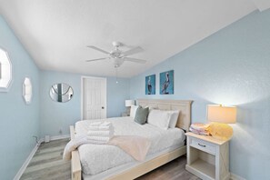 8 bedrooms, desk, iron/ironing board, travel crib - Family-Friendly Retreat with Pool & Outdoor Lounge (Kemah Area)