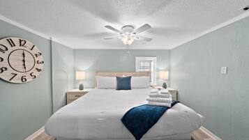 8 bedrooms, desk, iron/ironing board, travel crib