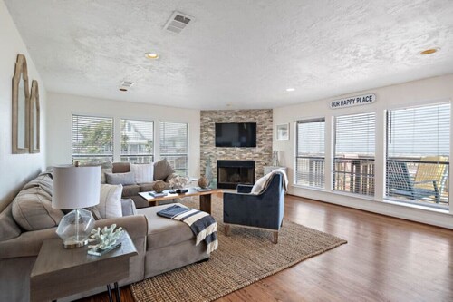 Secluded Beachfront House w/ Gorgeous Water Views