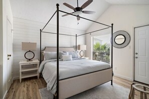 5 bedrooms, desk, iron/ironing board, travel cot