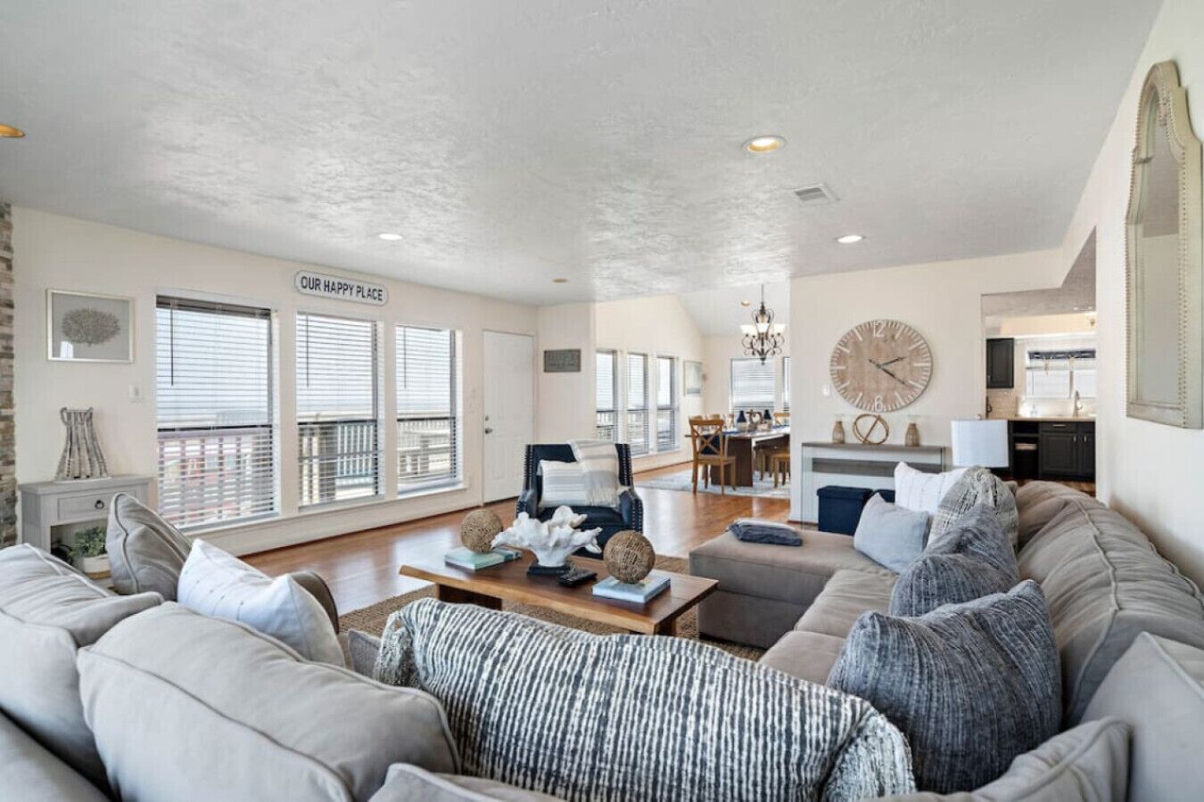 Una televisión, libros