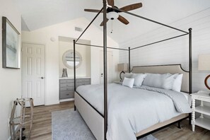 5 bedrooms, desk, iron/ironing board, travel crib