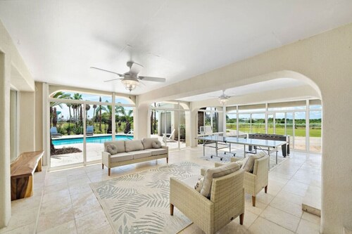 Villa with Private Pool, Game Room & 5+ Acres