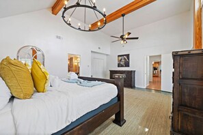 6 habitaciones, escritorio y tabla de planchar con plancha 