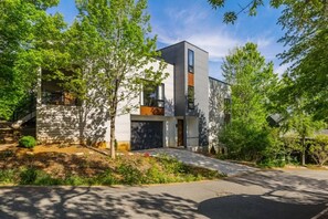 Exterior - Gorgeous, Modern, & Accessible Custom Home (Charlottesville)
