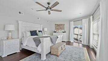 5 bedrooms, desk, iron/ironing board, travel crib