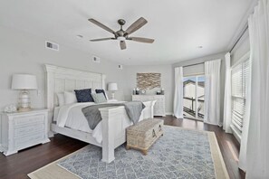 5 bedrooms, desk, iron/ironing board, travel crib