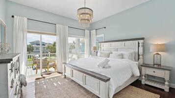 5 bedrooms, desk, iron/ironing board, travel cot