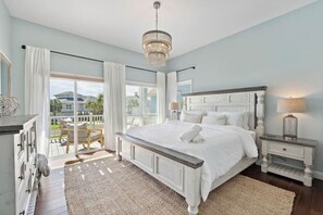 5 sovrum, skrivbord, strykjärn/strykbräda och resesäng