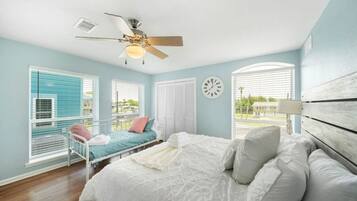 4 bedrooms, desk, iron/ironing board, travel crib