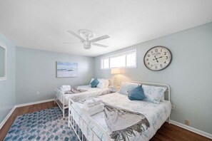 4 室のベッドルーム、デスク、アイロ�ン / アイロン台、旅行用ベビーベッド