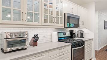 Mikrobølgeovn, ovn, kogeplade, opvaskemaskine