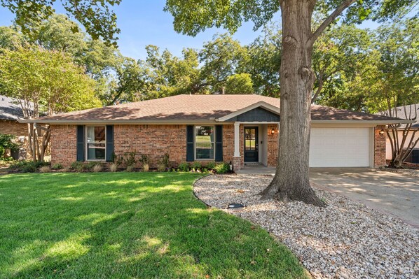 Exterior - FIFA and Universal ready! 3 BR in the Rail District, family friendly, walkable! (Frisco)