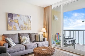 Condo, varias camas (Majestic Beach Towers 1-1903) | Área de sala de estar