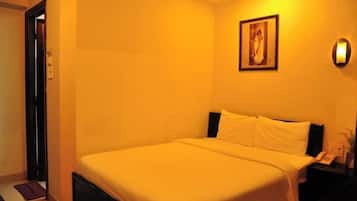 Deluxe Double or Twin Room | Blackout drapes, iron/ironing board