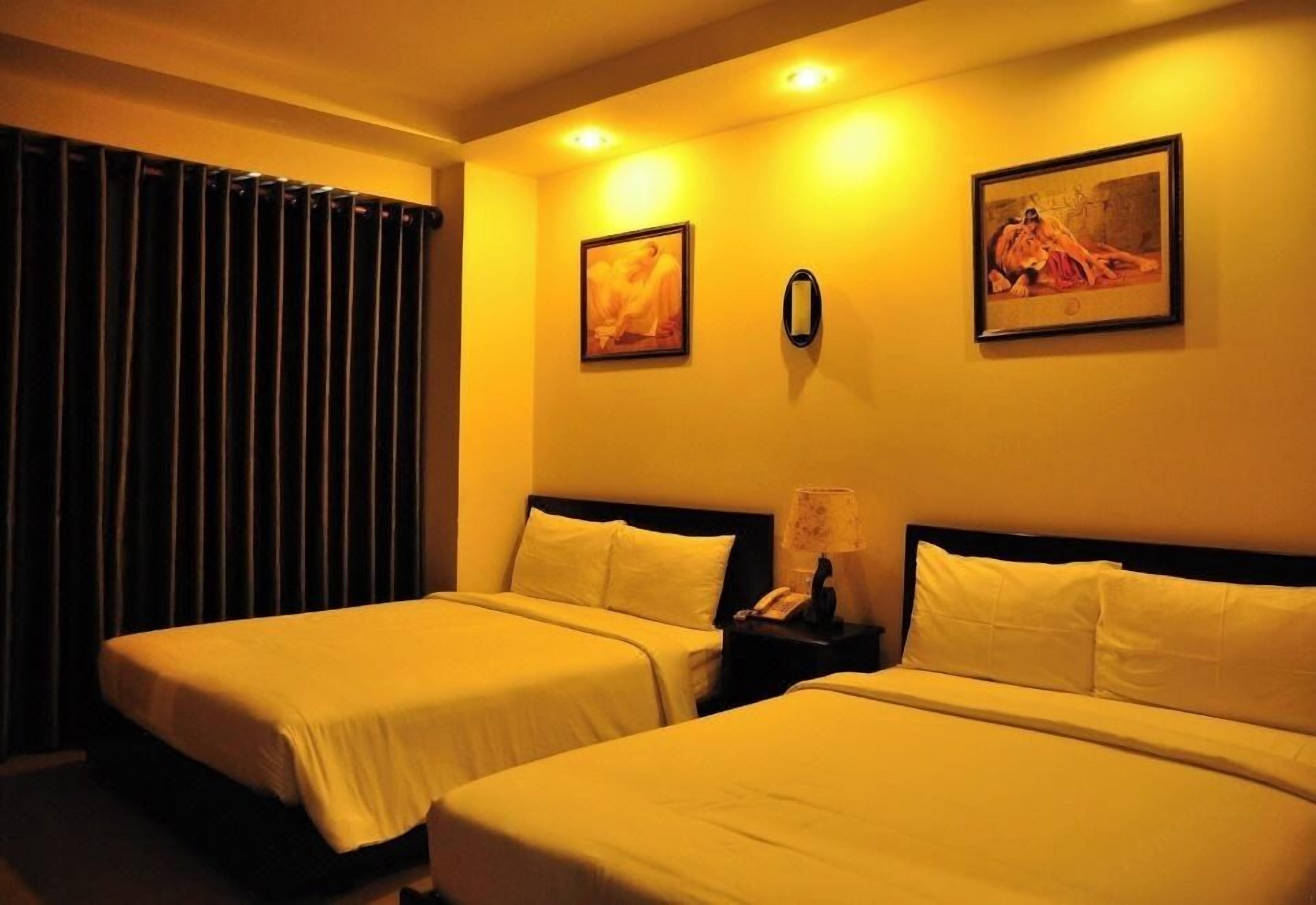 Deluxe Double or Twin Room | Blackout drapes, iron/ironing board