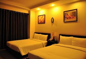 デラックス ダブルまたはツインルーム | 遮光カーテン、アイロン / アイロン台