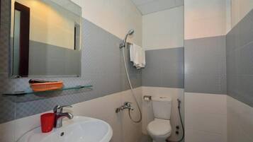 Deluxe Double or Twin Room | Bathroom