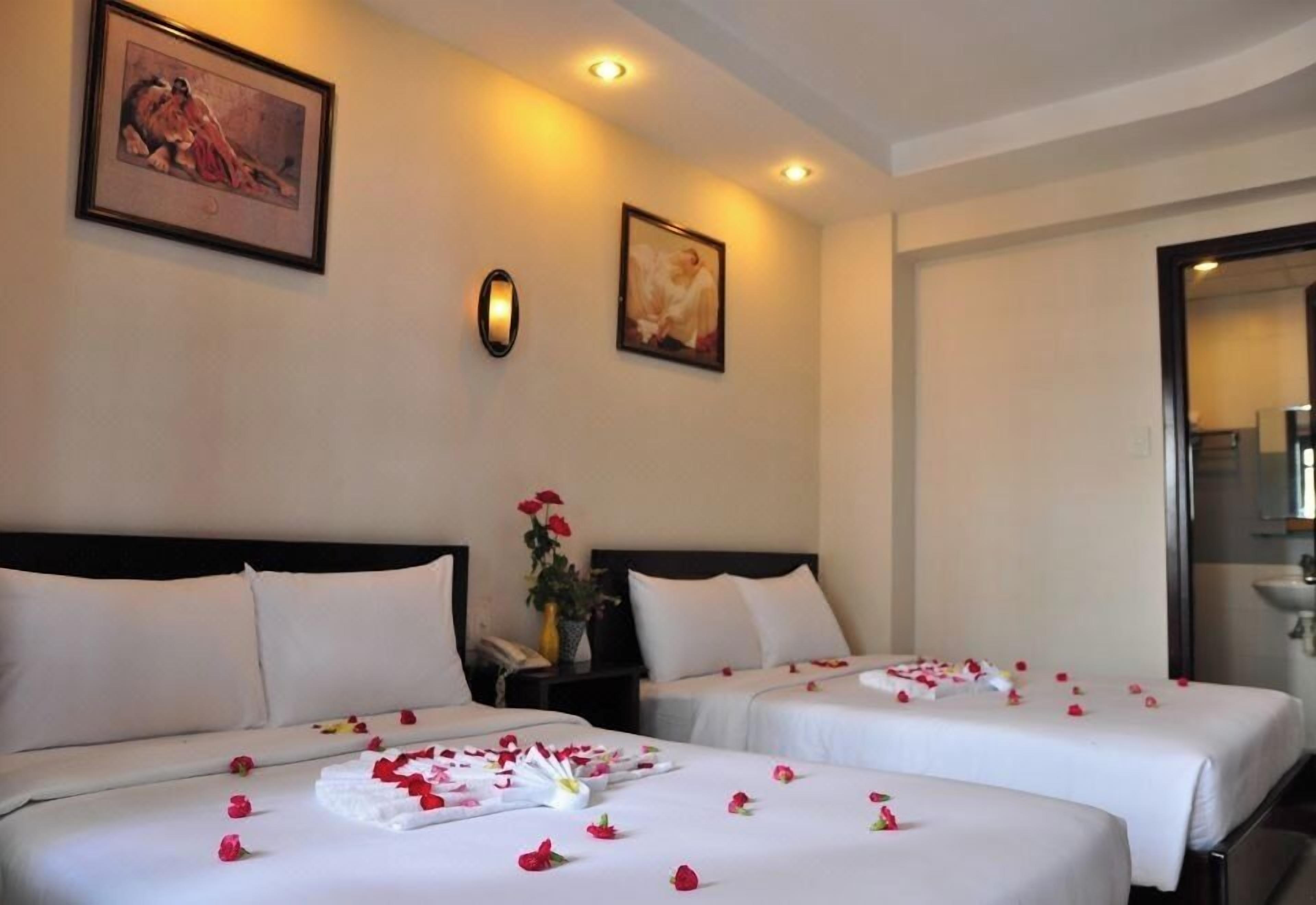 Deluxe Double or Twin Room | Blackout drapes, iron/ironing board