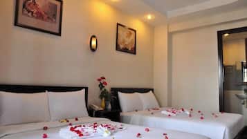 Chambre Deluxe double ou avec lits jumeaux | Rideaux d’obscurcissement, fer et planche à repasser