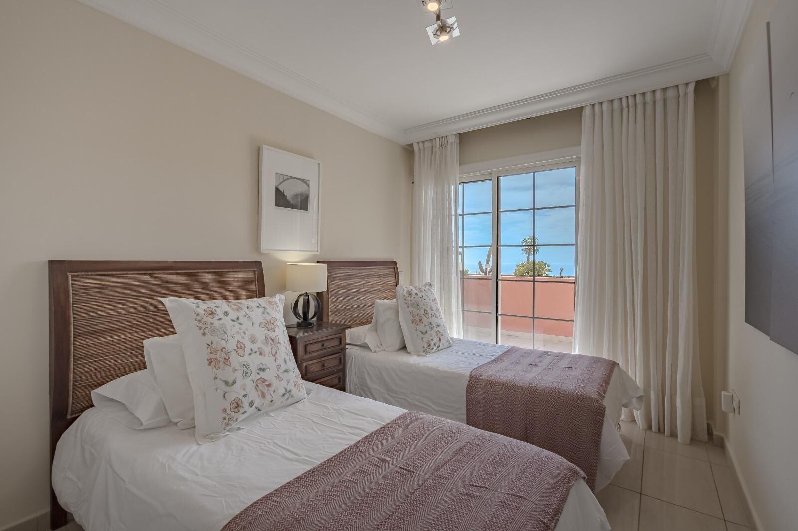 2 chambres, fer et planche à repasser, accès Internet, draps fournis