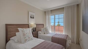 2 dormitorios, tabla de planchar con plancha, Internet y ropa de cama