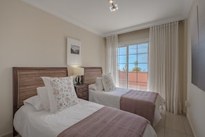 2 室のベッドルーム、アイロン / アイロン台、インターネット、ベッドシーツ