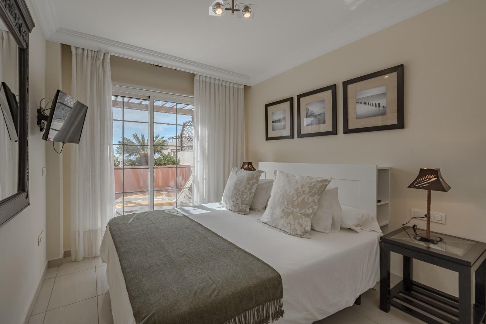 2 chambres, fer et planche à repasser, accès Internet, draps fournis